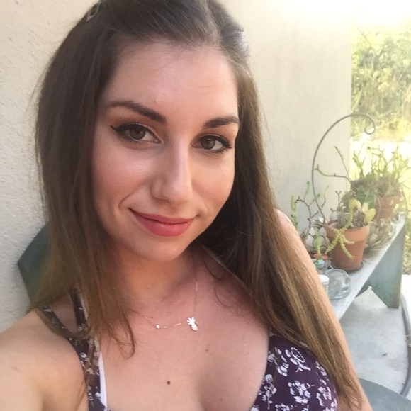 Meet your Posher, Isabella - Picture 1 of 2